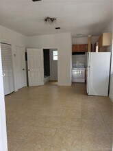 212 NW 11th St-Unit -3 in Pompano Beach, FL - Foto de edificio - Building Photo