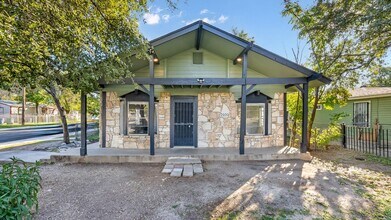 2600 Morales St in San Antonio, TX - Building Photo - Building Photo
