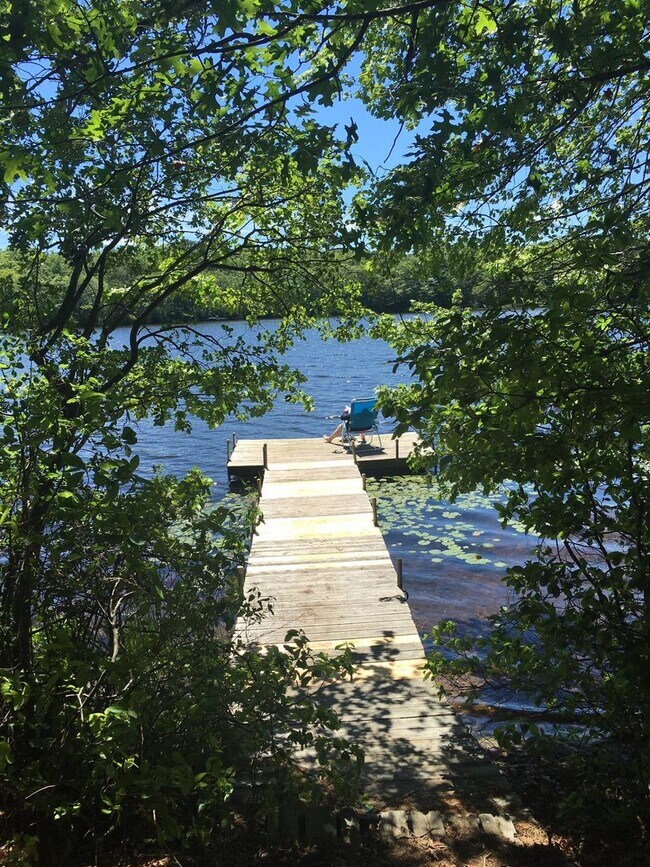 40 Missapogue Ct in Southampton, NY - Building Photo - Building Photo