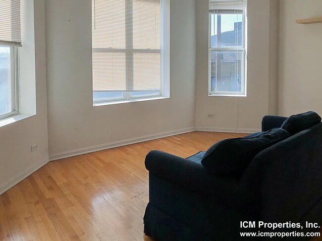 1014 N Damen Ave, Unit 7 in Chicago, IL - Building Photo - Building Photo