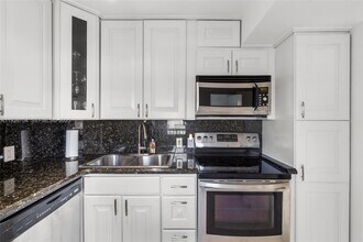 3401 N Country Club Dr in Aventura, FL - Foto de edificio - Building Photo