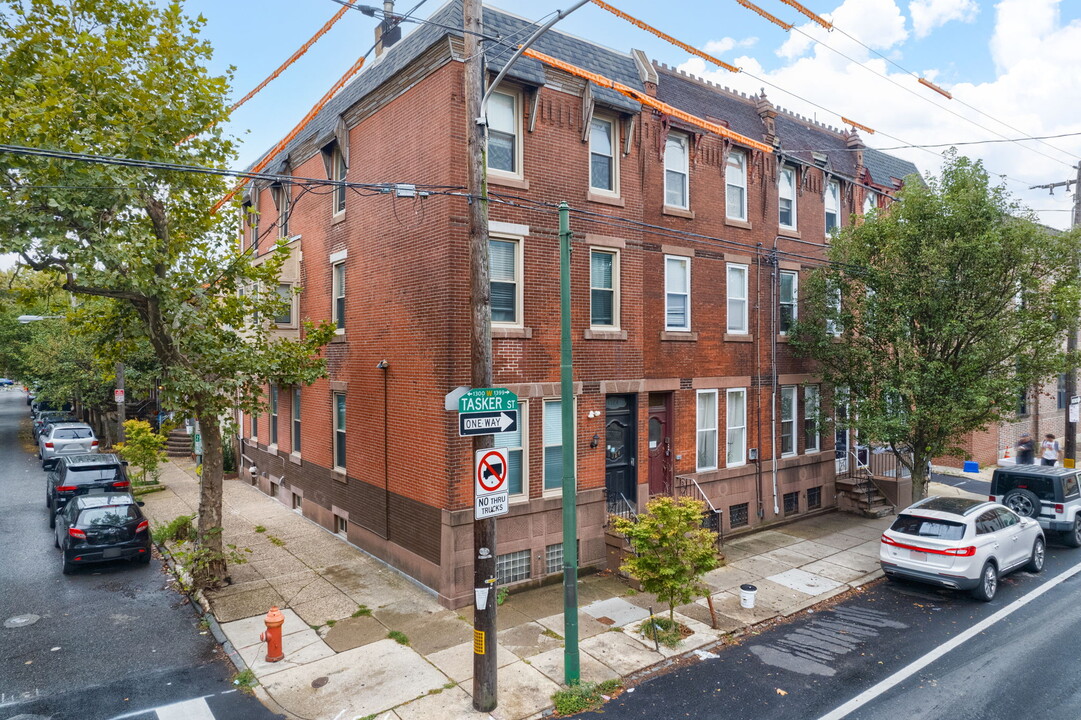 1324 Tasker St in Philadelphia, PA - Building Photo