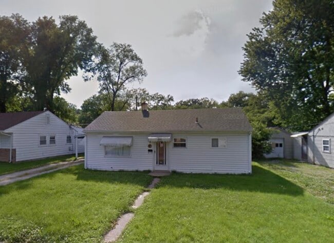 property at 1112 Lilac Dr