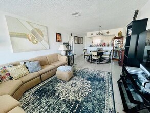 1101 Crystal Lake Dr in Pompano Beach, FL - Building Photo - Building Photo