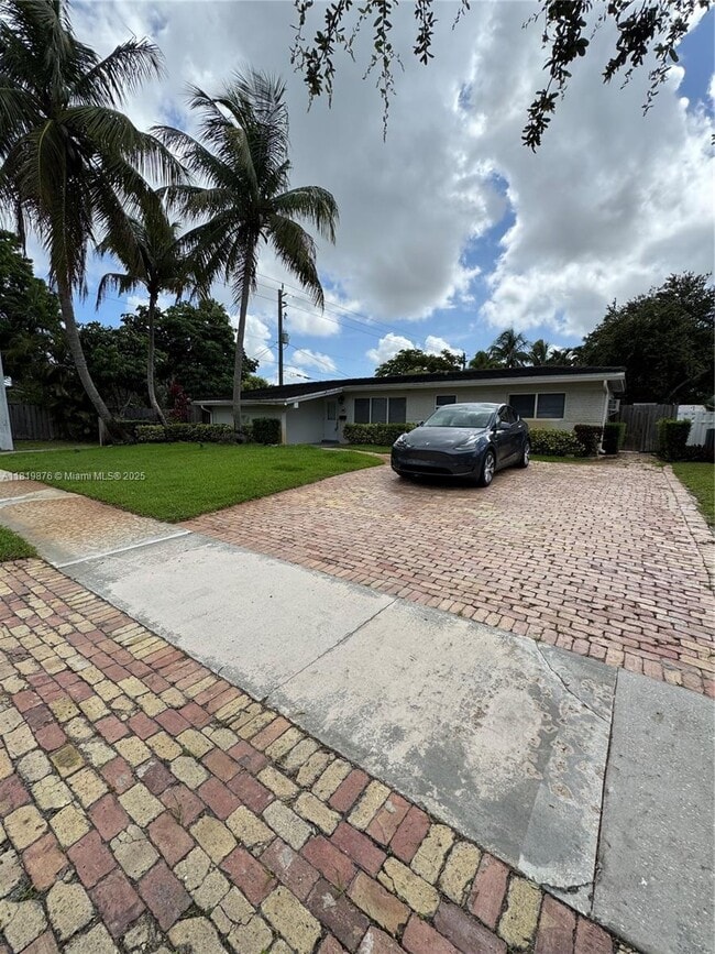 property at 2003 N 46th Ave