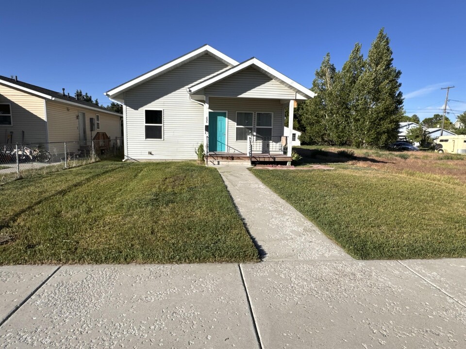 835 E Glendale St in Dillon, MT - Building Photo