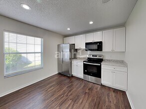 2273 Heathwood Cir in Orlando, FL - Foto de edificio - Building Photo
