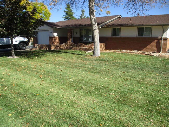 property at 3422 N Sheridan Ave