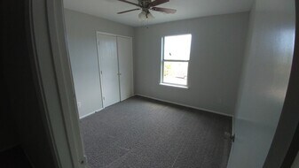 1106 Nueva Leon Plaza in Dallas, TX - Building Photo