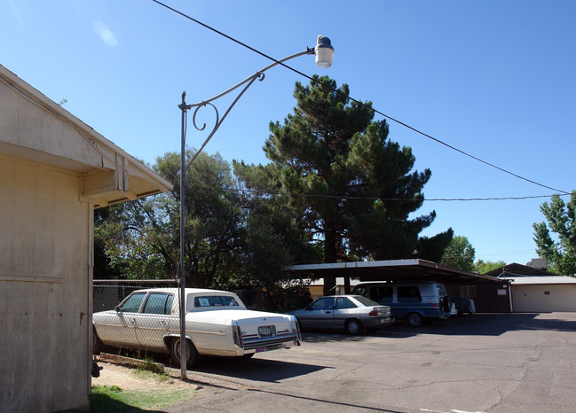 2223 W Northern Ave in Phoenix, AZ - Foto de edificio - Building Photo