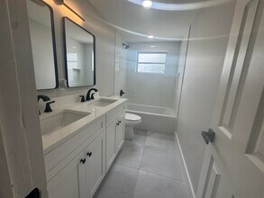 721 Nathan Hale Rd in West Palm Beach, FL - Building Photo - Building Photo