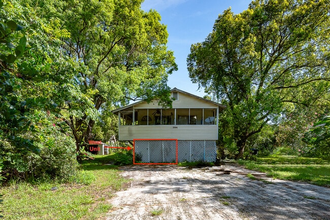 1094 N Lakewood Ave in Ocoee, FL - Building Photo - Building Photo