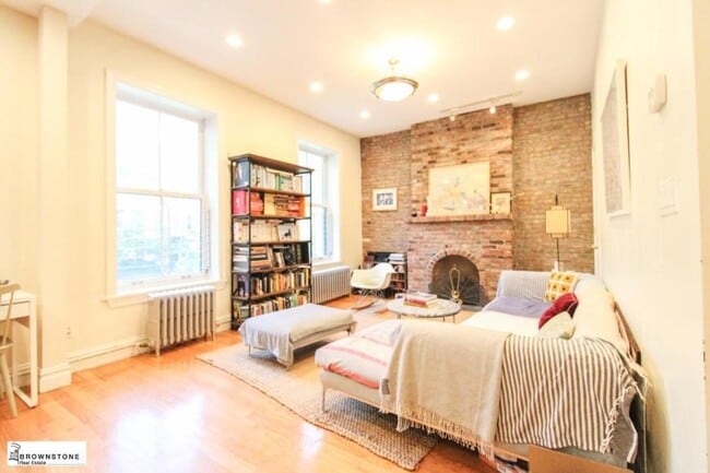 24 2nd Pl in Brooklyn, NY - Building Photo - Building Photo