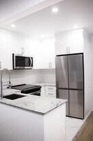 4820 De La Côte-Sainte-Catherine Ch in Montréal, QC - Building Photo