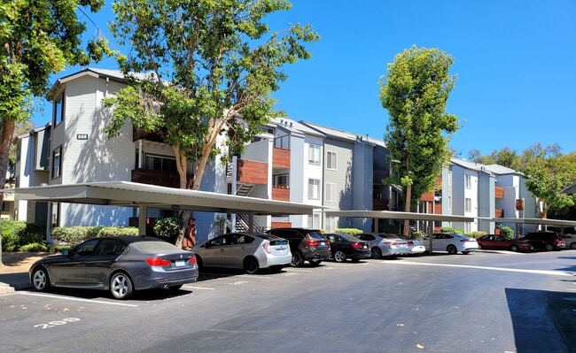 GATEWAY APARTMENTS in San Leandro, CA - Foto de edificio - Building Photo