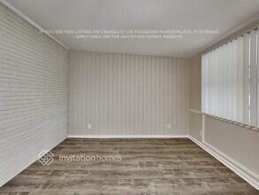 7628 Elvia Dr in Jacksonville, FL - Foto de edificio - Building Photo