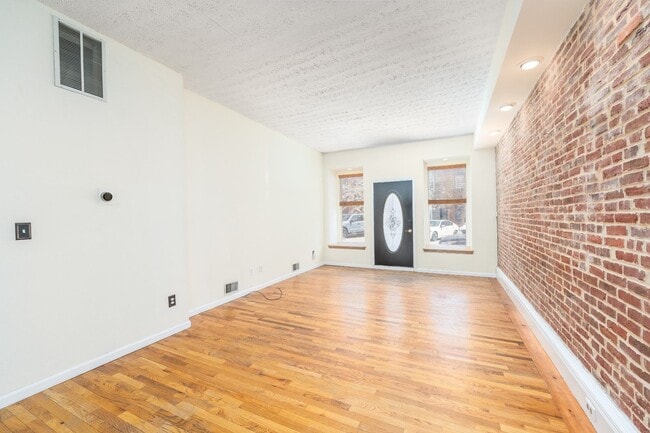 1202 S Clinton St in Baltimore, MD - Building Photo - Building Photo