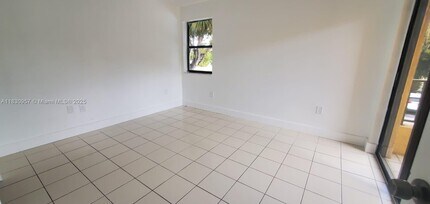 530 NW 114th Ave in Miami, FL - Building Photo - Building Photo
