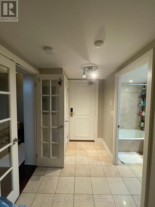 2737 Keele St in Toronto, ON - Building Photo