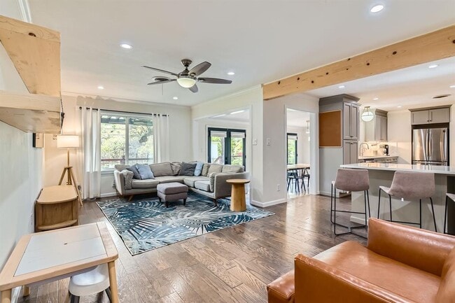 property at 1713 Mariposa Dr