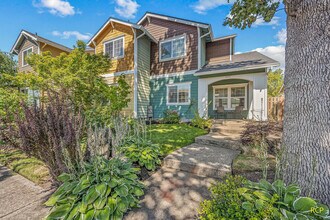 6997 Northeast Birch Street in Hillsboro, OR - Building Photo - Building Photo