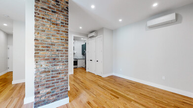 30-32 Scholes St in Brooklyn, NY - Building Photo - Building Photo