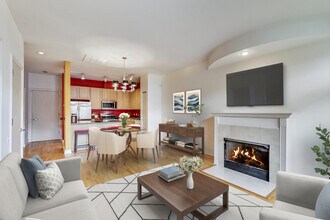 330 N Clinton St in Chicago, IL - Building Photo - Building Photo