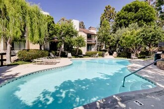 8675 Falmouth Ave, Unit 220 in Playa Del Rey, CA - Building Photo - Building Photo