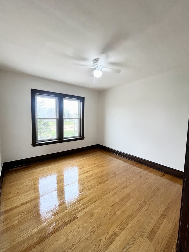 2316 N Leclaire Ave in Chicago, IL - Building Photo - Building Photo