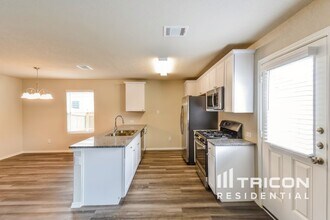 8902 Lamus Wheel in San Antonio, TX - Building Photo - Building Photo