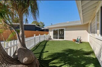 369 E 20th St in Costa Mesa, CA - Foto de edificio - Building Photo