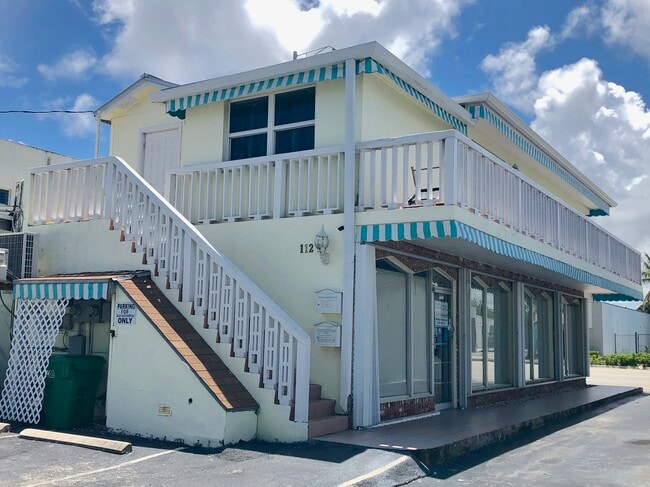 112 S Federal Hwy, Unit Trendy 2-1 Walk to Beach in Pompano Beach, FL - Foto de edificio - Building Photo