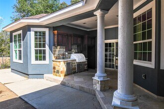 12446 Willis Waukegan Rd in Conroe, TX - Building Photo - Building Photo