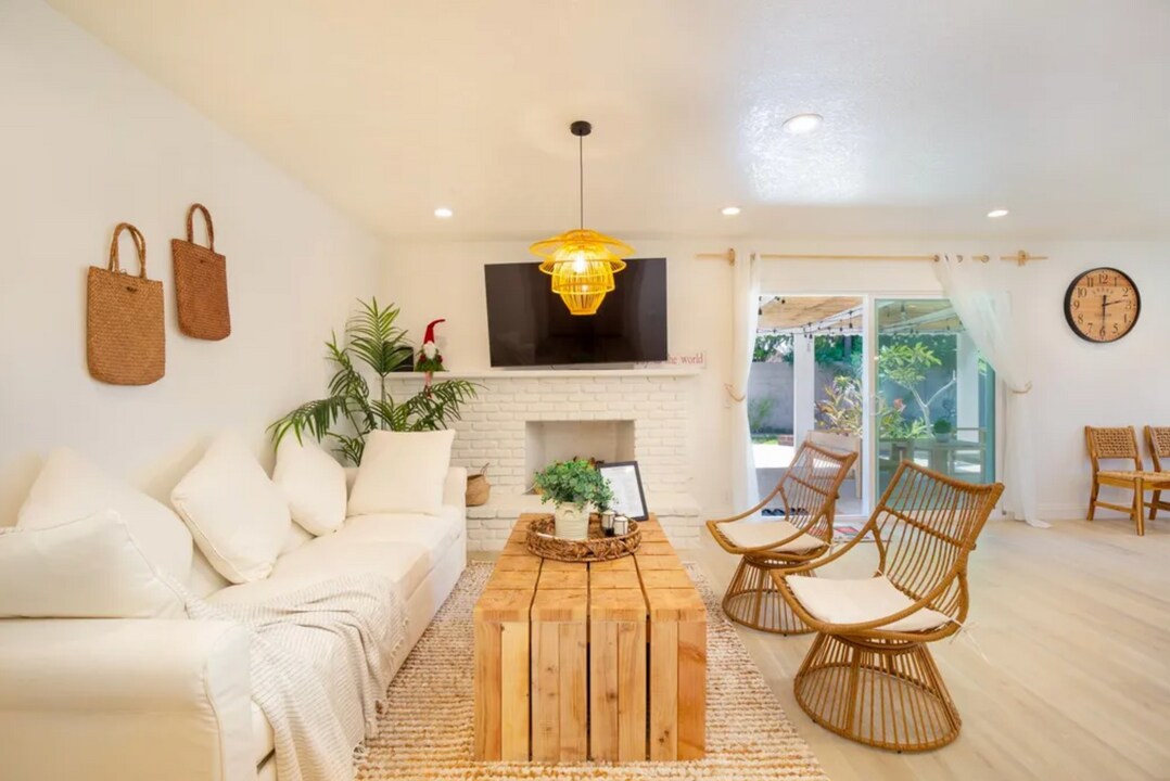 10164 Swallow Ave in Fountain Valley, CA - Building Photo