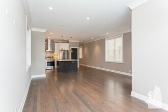 877 Lill W Ave, Unit 2 in Chicago, IL - Building Photo - Building Photo