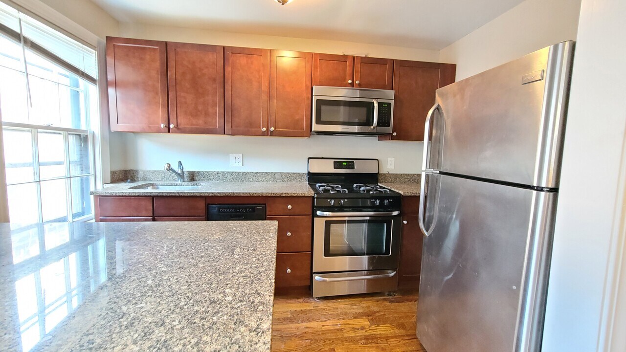24 Fayette St, Unit 22 in Boston, MA - Building Photo