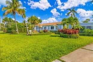 905 NE 111th St in Miami, FL - Building Photo