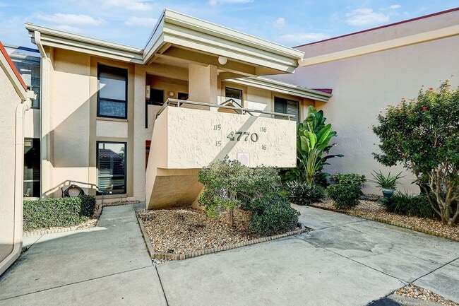 4770 Brittany Dr S in St. Petersburg, FL - Building Photo - Building Photo