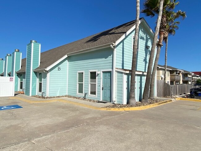 15201 Leeward Dr in Corpus Christi, TX - Foto de edificio - Building Photo