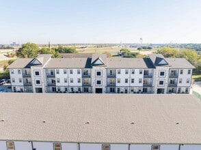 Green Gardens Townhomes & Apartments in Waller, TX - Building Photo - Building Photo