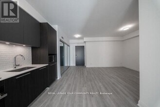 65 Broadway Ave in Toronto, ON - Building Photo - Building Photo