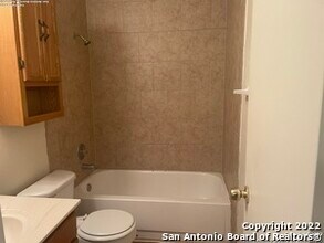 803 Meadow Dale in Converse, TX - Building Photo - Building Photo