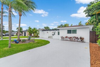 904 SE 13th Ct in Deerfield Beach, FL - Building Photo - Building Photo