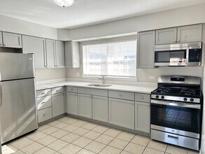 9203 Monroe Ave in Brookfield, IL - Foto de edificio - Building Photo