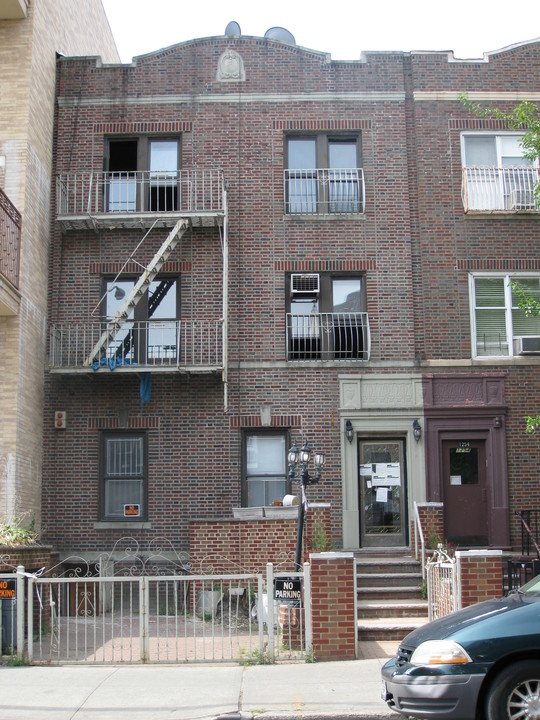 1256 44th St in Brooklyn, NY - Building Photo