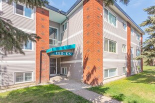 Alexander Apartments in Edmonton, AB - Building Photo