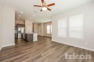 305 Yorkshire Ct in Saginaw, TX - Building Photo - Building Photo