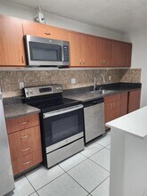 4150 NW 79th Ave in Doral, FL - Foto de edificio - Building Photo