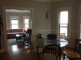 85 Lowden Ave, Unit 2 Apartamentos