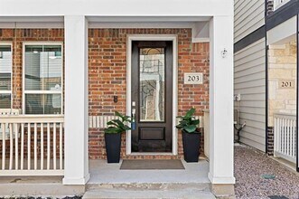 203 S Village Way in Lewisville, TX - Building Photo - Building Photo